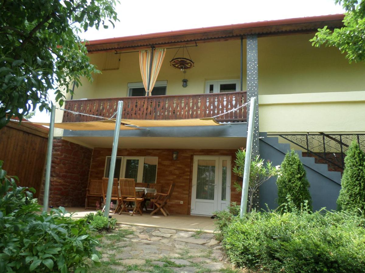 Szabadido Vendeghaz Apartment Revfulop Ngoại thất bức ảnh